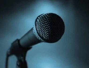 Αυτός είναι ο Έλληνας τραγουδιστής που μπήκε τρεις φορές στο βιβλίο Γκίνες (βίντεο)